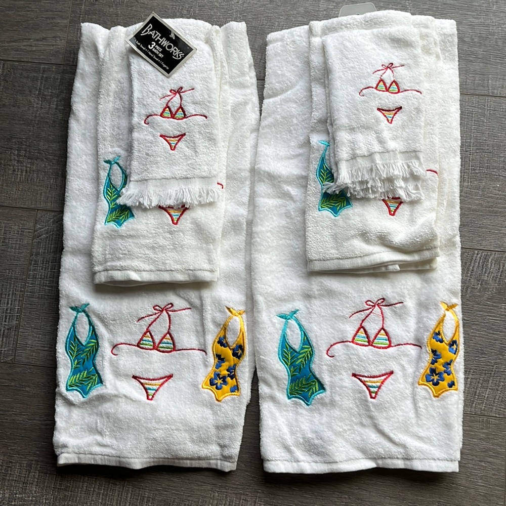 Bundle of Two Bathworks Towel Sets